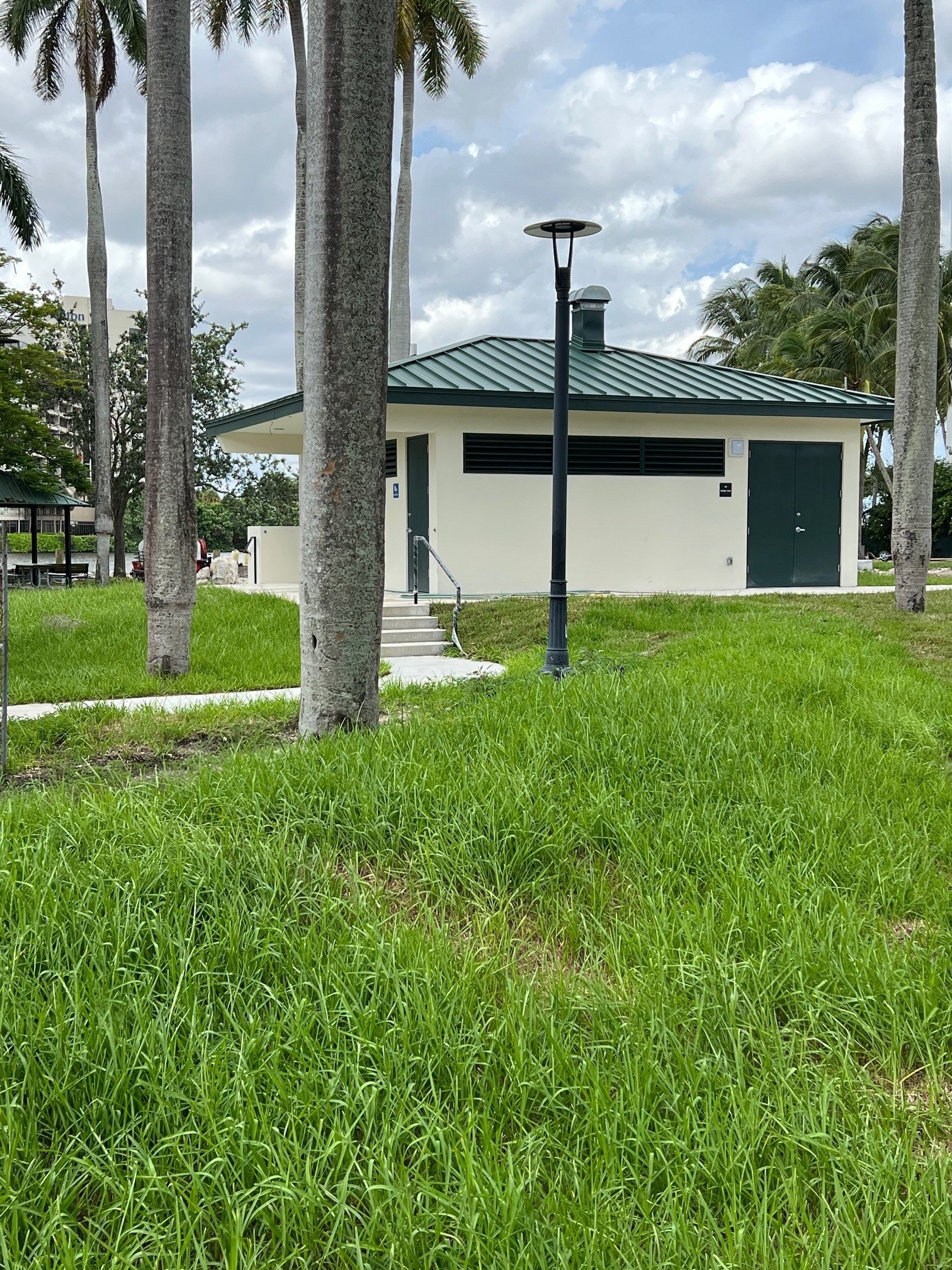 Antonio Maceo New Restrooms Building.jpg