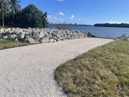 Photo of the Legion Park Trail leading to the water 